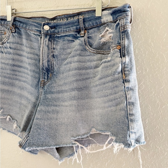 American Eagle Relaxed Jean Denim Distressed Cut Off Shorts Size 16 - Picture 4 of 12